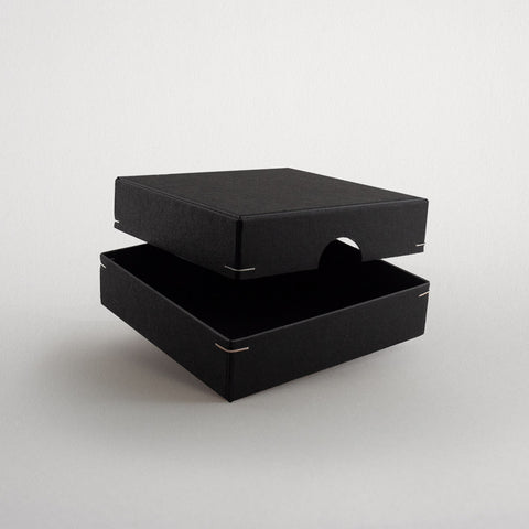 Schachtel | 10,3 x 10,3 x 2,5 cm Schwarz | Box mit Deckel,Fotobox,Geschenkverpackung,Kraftkarton Schwarz,Produktverpackung,quadratisch,Schachtel,Schachtel mit Stülpdeckel,Schmuckschachtel,Schwarz