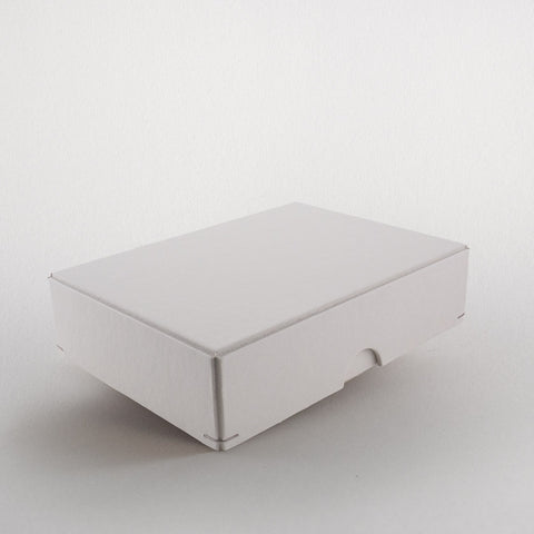 Schachtel A6 | 15,1 x 10,8 x 3,8 cm Naturweiß | Box mit Deckel,DIN A6,Fotobox,Geschenk,Geschenkverpackung,Natur,Naturpapier,Naturweiß,Postkartenbox,Schachtel,Schachtel mit Stülpdeckel