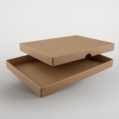 Schachtel | 21,8 x 15,6 x 2 cm Kraftkarton | mit Logo | Hochwertige Verpackung mit Eckenheftung und geprägtem Logo