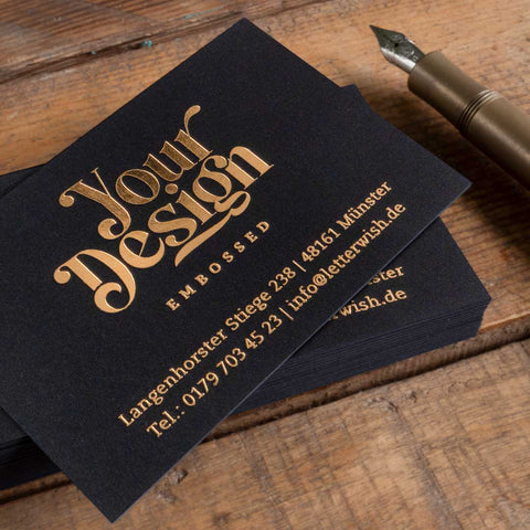 Schwarze Visitenkarten mit Heißfolienprägung