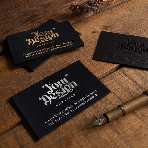 Schwarze Visitenkarten mit Heißfolienprägung