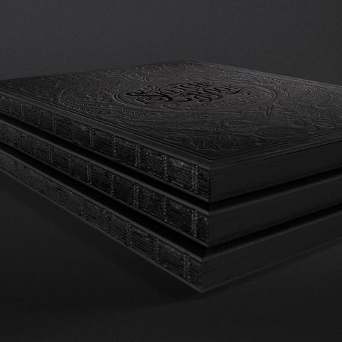 Skizzenbuch | Letterpress Sketchbook - Black Edition | Hochwertiges Skizzenbuch mit geprägtem Titel - Handarbeit